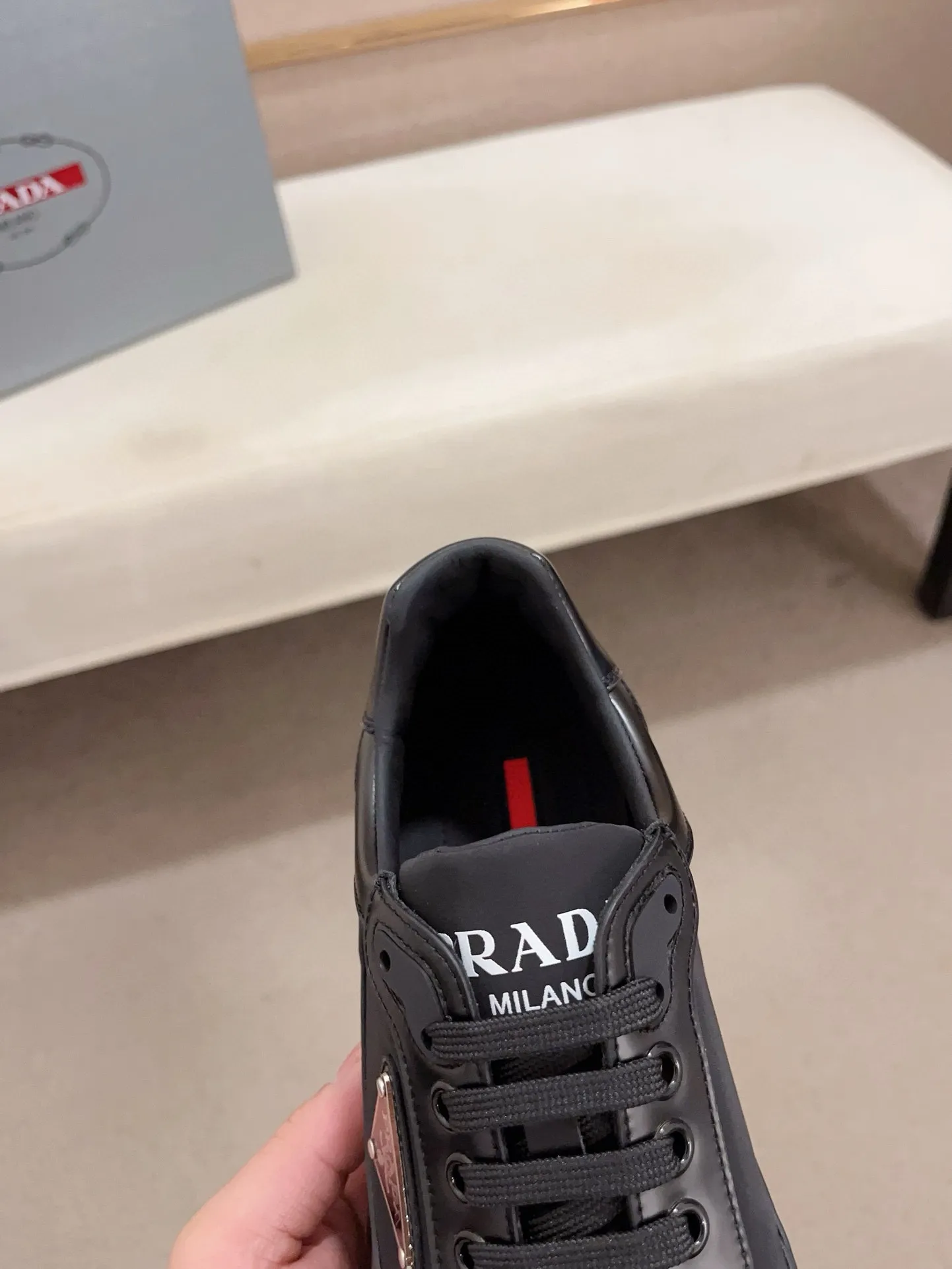 Men's Men's Shoes 💰 580💰 ✔️✔️✔️High-quality new PRADA (Prada) counters are launched simultaneously. The new men's shoes and 😘fabric are made of selected first-layer cowhide and technological glue-spraying technology. Lining: Full cowhide lining. 👍🏿High-end☄️Open-molded non-slip rubber outsole, exquisite lines, simple and elegant, comfortable and high-end for leisure travel. Code number: 38 to 44 (can be customized to 45, non-refundable!